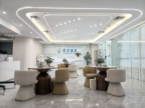 成都双禾植发院内休息区环境.png
